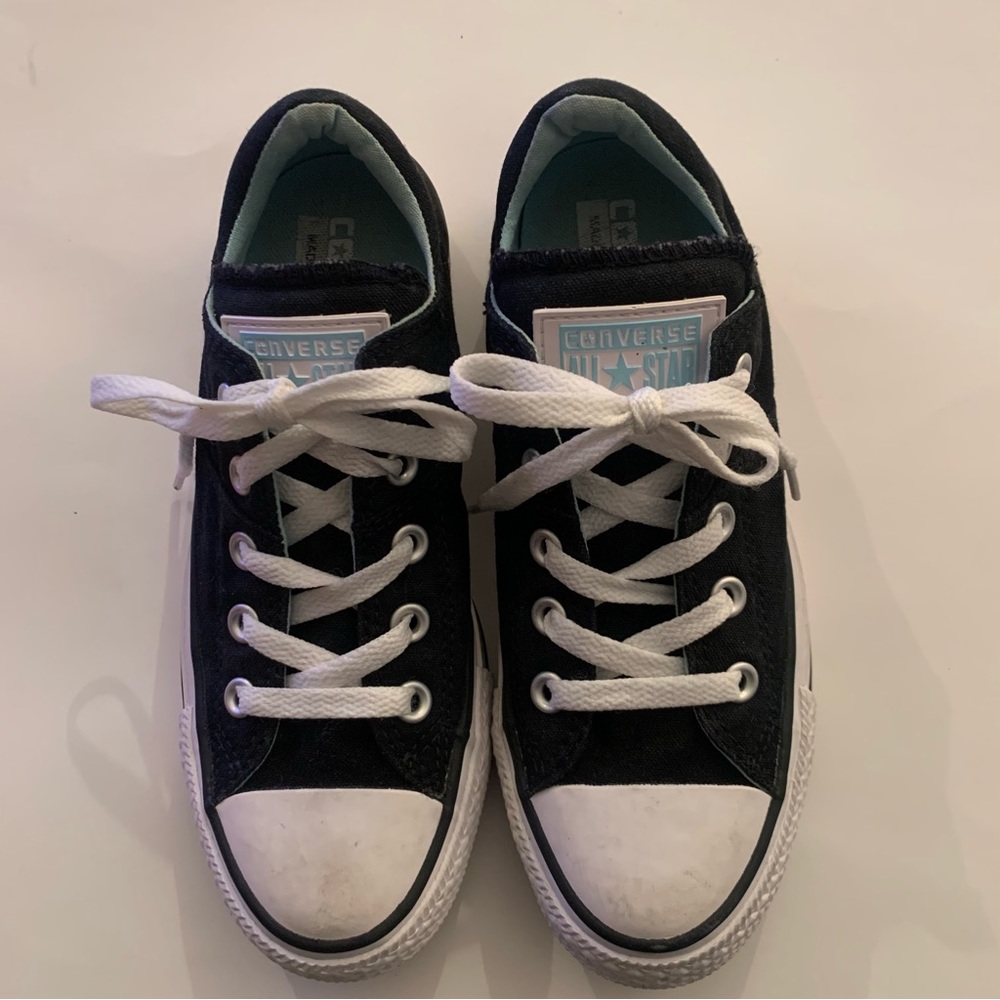 Converse Kids Girl/Boy size 4/5 Black and White
